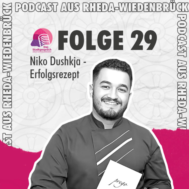 In unserer November-Folge unseres Podcasts »Das Stadtgespräch – Podcast aus Rheda-Wiedenbrück« haben wir wieder einen besonderen Gast für euch. Niko Dushkja kam mit 15 Jahren als Flüchtling aus Albanien nach Deutschland und hat sich hier eine neue Existenz aufgebaut. Dank der Unterstützung, die er von fremden Menschen erhielt, konnte er eine Ausbildung als Koch auf der Insel Langeoog absolvieren – der Grundstein für seinen heutigen Erfolg. Inzwischen hat er sich nicht nur die deu